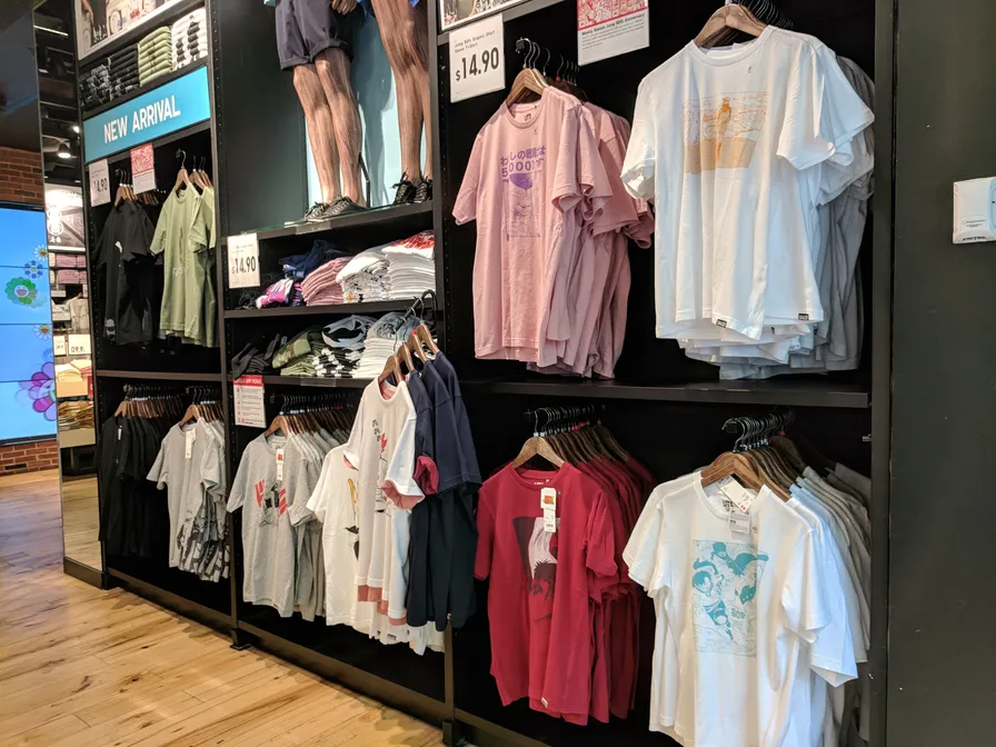 A clothing store downtown Boston, Kurt Kaiser, CC0, via Wikimedia Commons